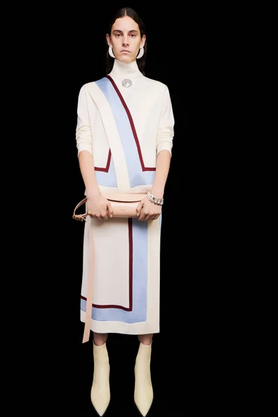 Look 16